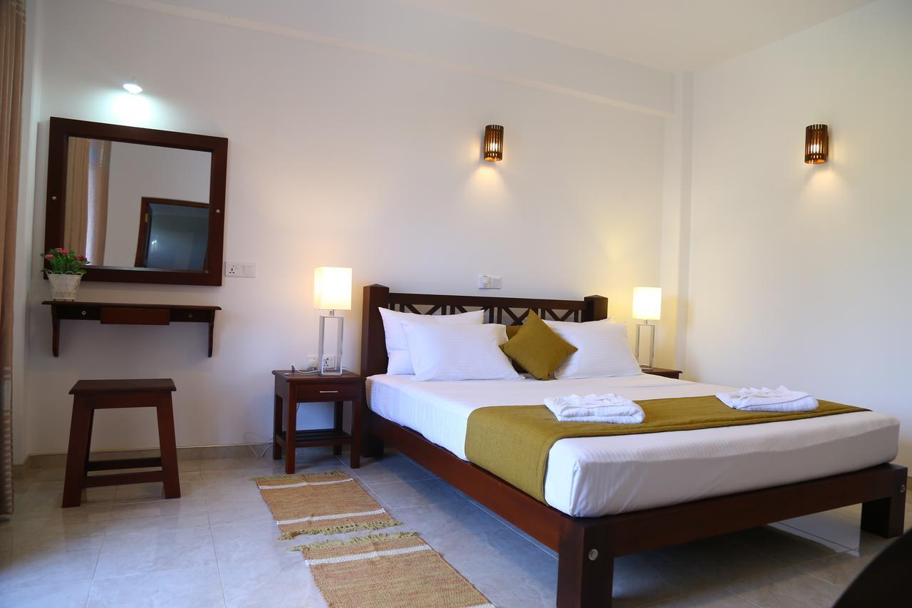 Hikka Regent Hotel Hikkaduwa Ngoại thất bức ảnh